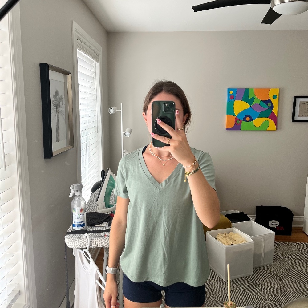 Gap Sage V-neck tshirt
